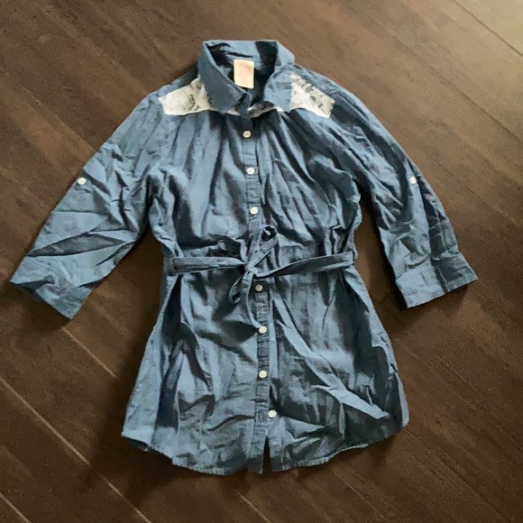 Shirt - Picture 1 of 4